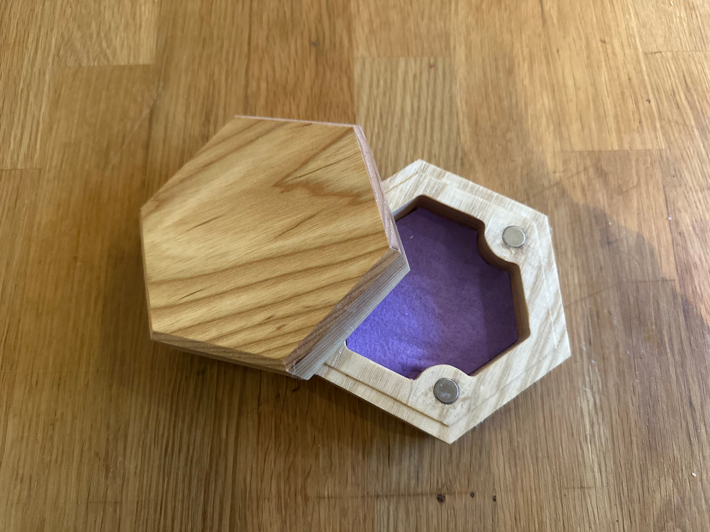 Hexagonal dice box