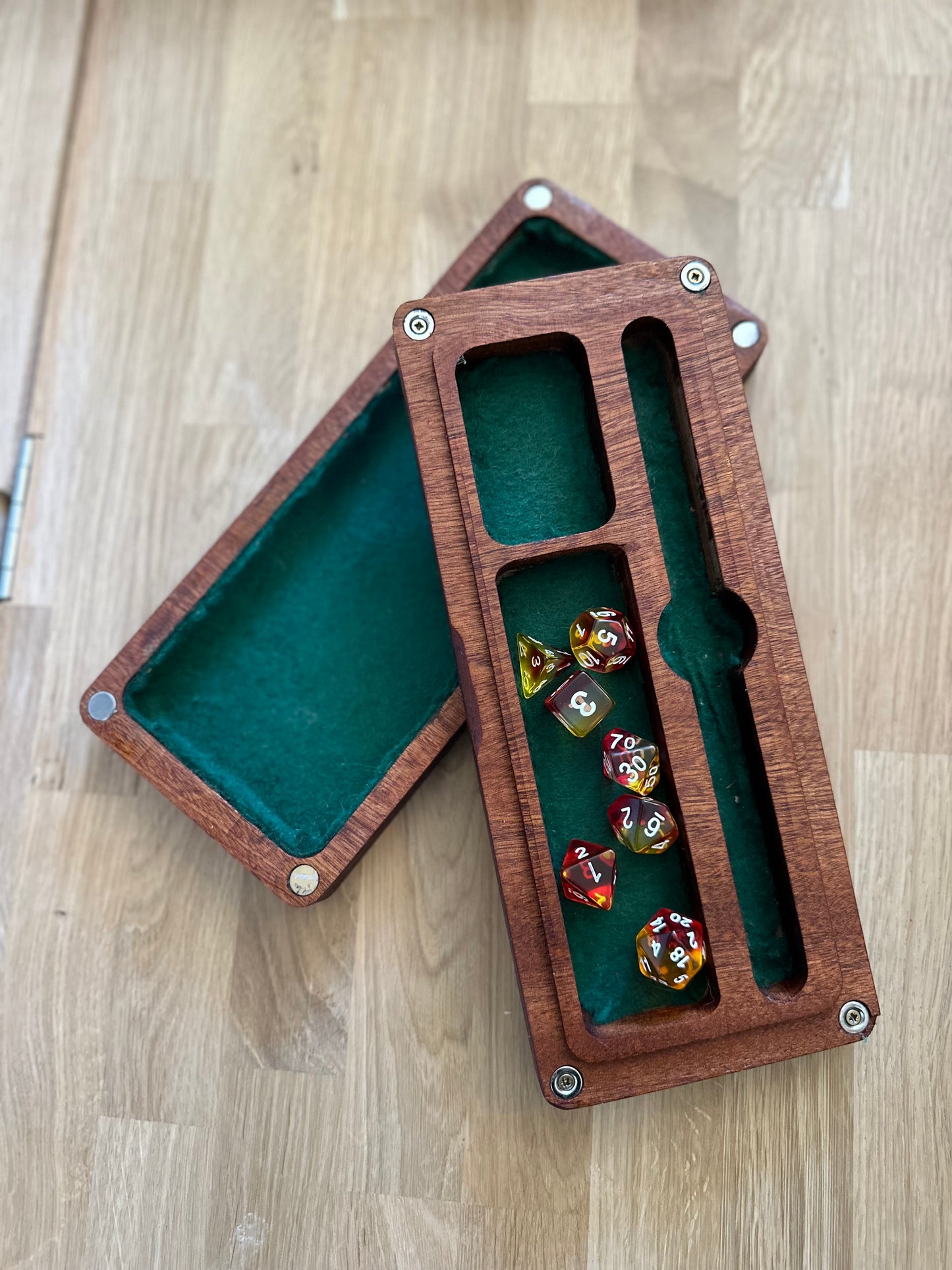 Rectangular dice box variant 2