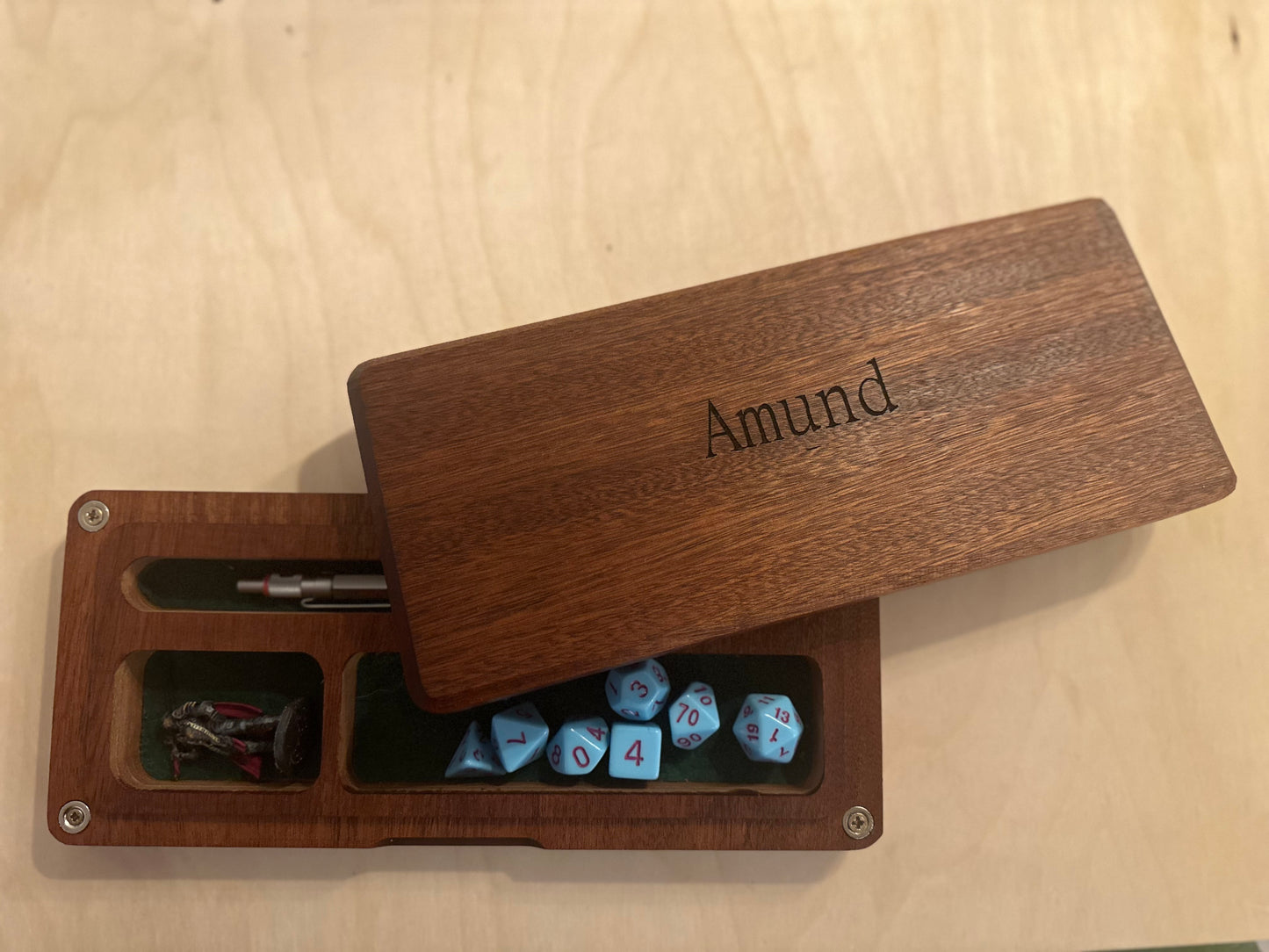 Rectangular dice box variant 2
