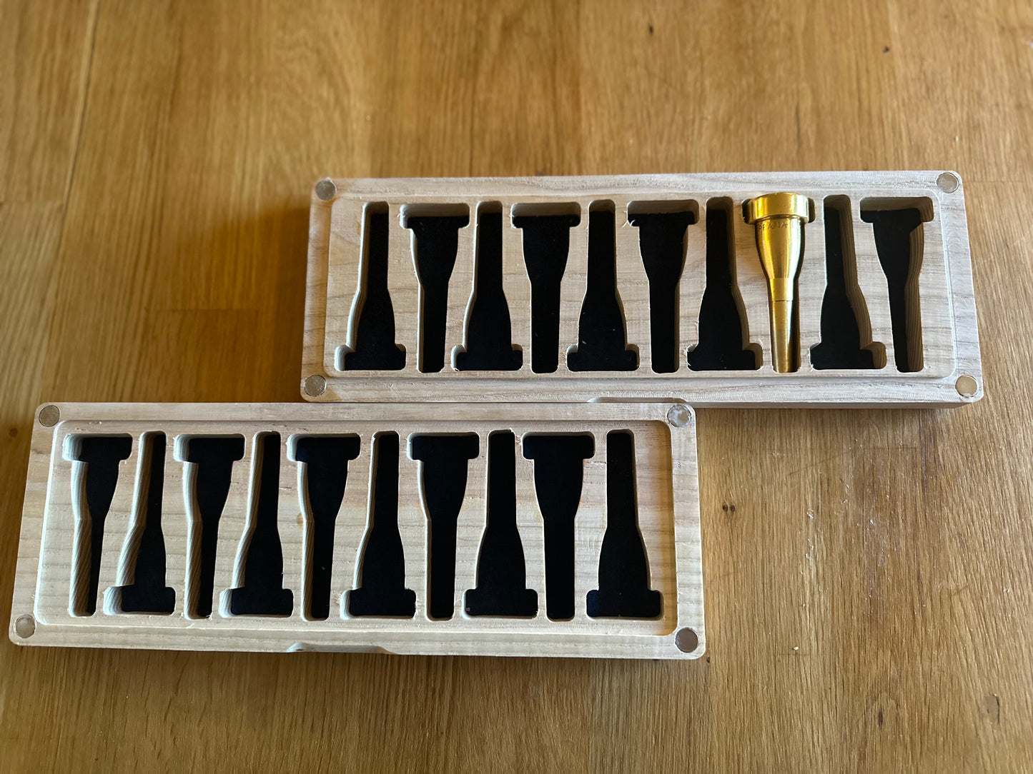 Box for trumpet mouthpieces (Monette)
