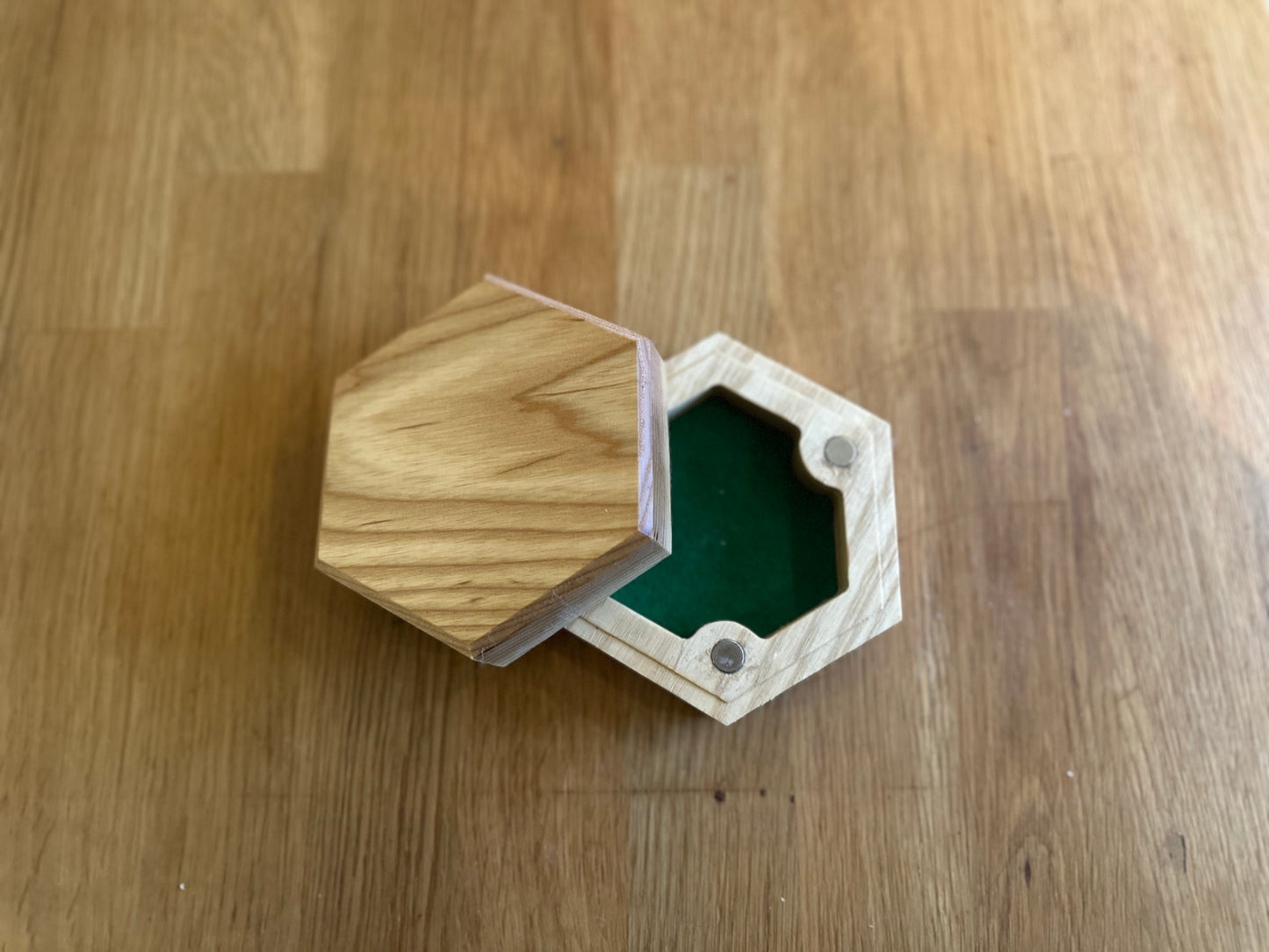 Hexagonal dice box