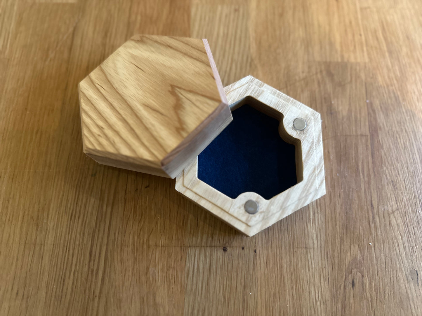Hexagonal dice box