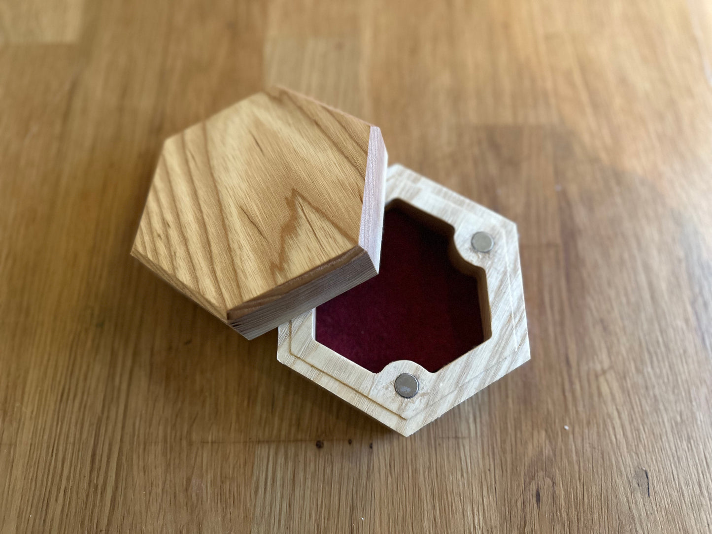 Hexagonal dice box