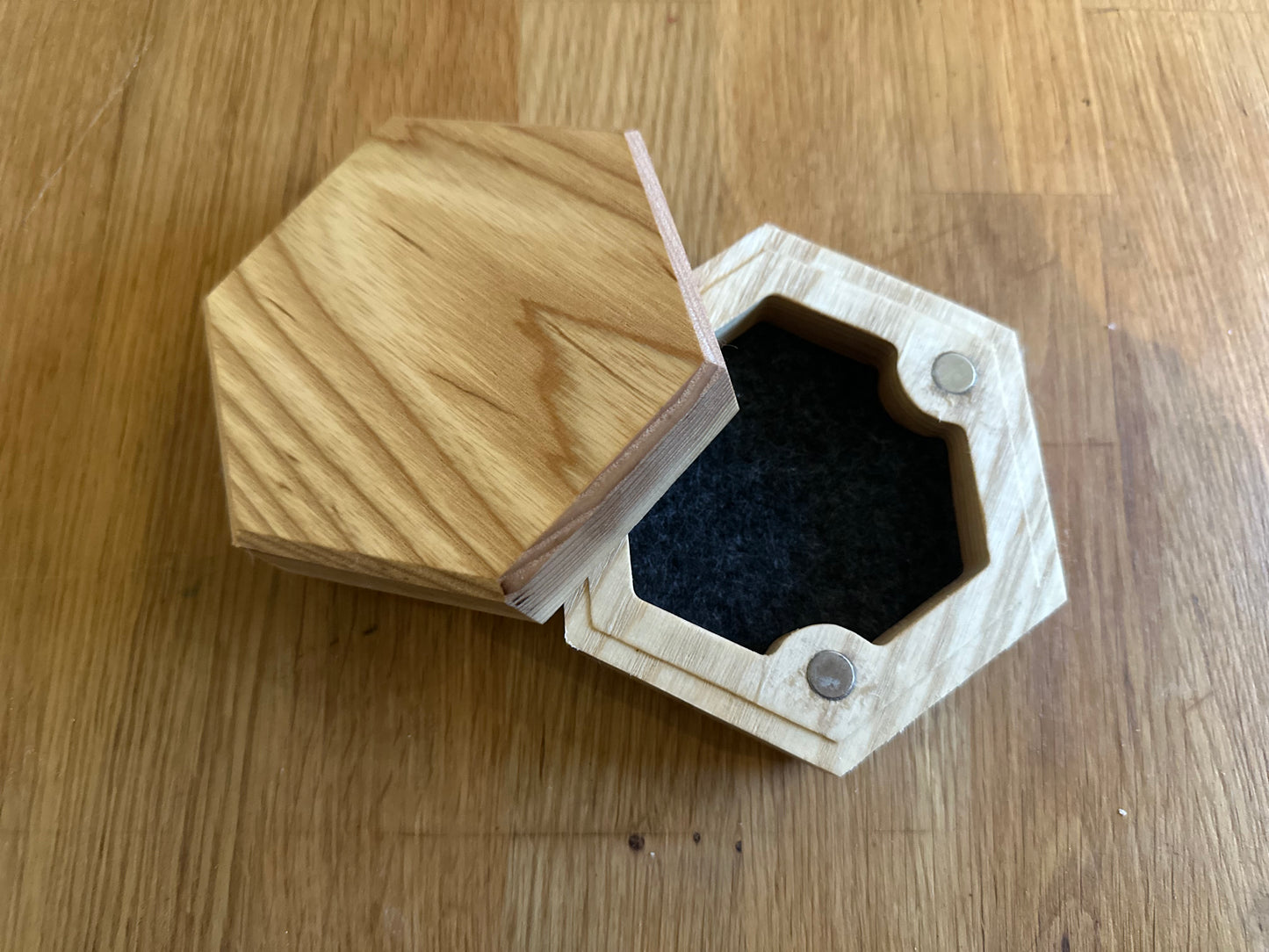 Hexagonal dice box